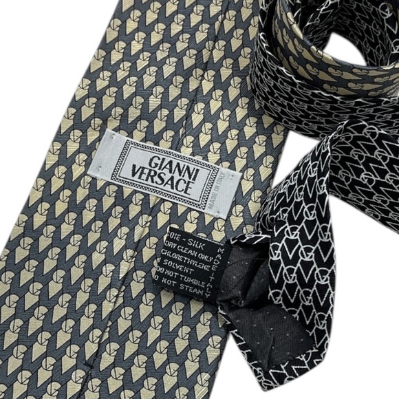 🆕GIANNI VERSACE Gray/Ivory Art Monogram GV Silk LUXURY Tie ITALY - Picture 3 of 4